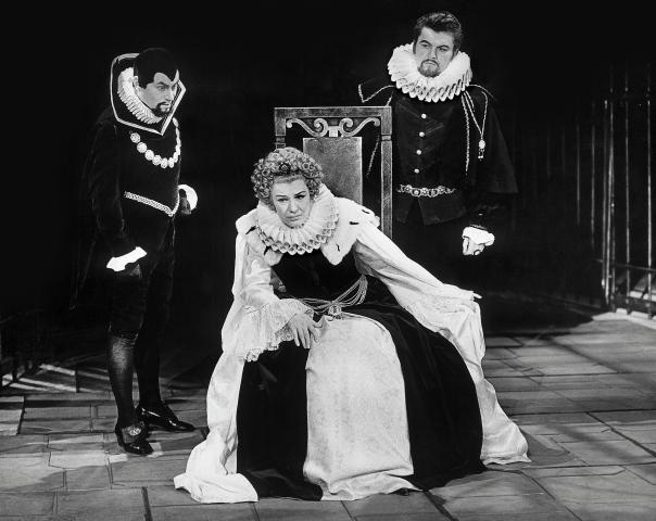 S Josefem Kalenou a Petrem Skálou jako Alžběta v inscenaci Marie Stuartovna, VČD 1969